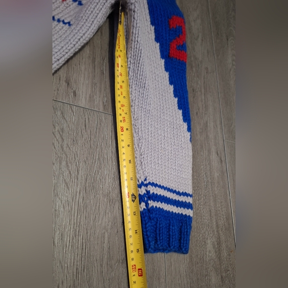 Vintage Cowichan Hand Knit Chunky Sweater Boys - Girls Large Football #29 - Picture 9 of 11
